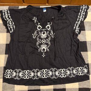 Old Navy Women's Black and White Blouse